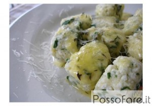 gnocchi con salsina di ricotta e rucola