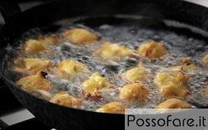 Friggere i Tortelli nell'Olio Bollente