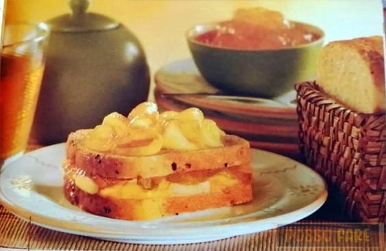 Crostini con marmellata d’arancia e mele