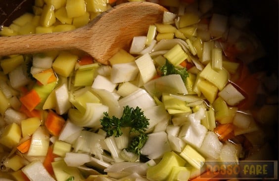 Zuppa di verdure in pentola a pressione
