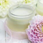 crema per il contorno occhi all'olio di jojoba