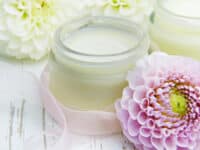 crema per il contorno occhi all'olio di jojoba