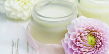 crema per il contorno occhi all'olio di jojoba