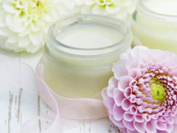 crema per il contorno occhi all'olio di jojoba